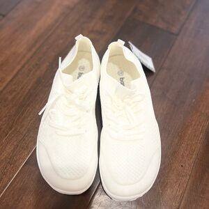 Abrand Women's Cream Athletic Shoes